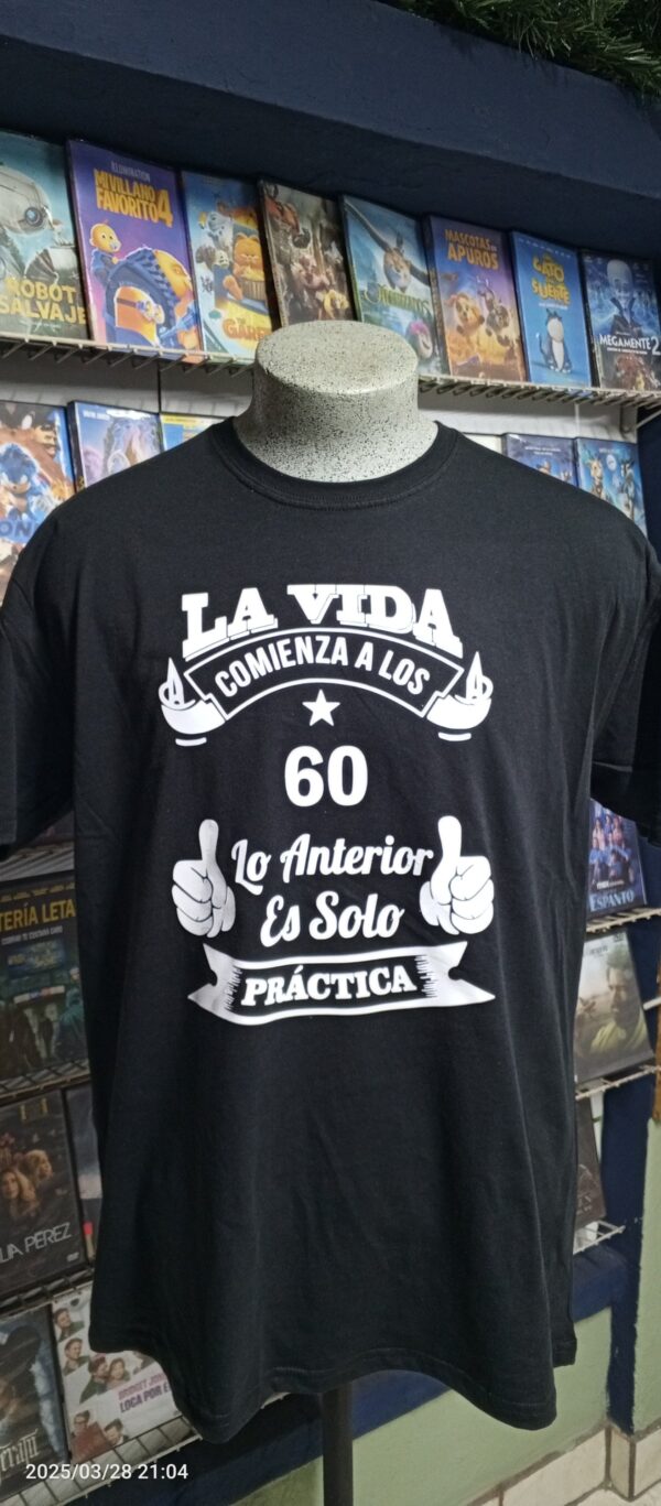 Camisetas personalizadas La Vida Comienza a los XX Lo Anterior Es Sólo Práctica